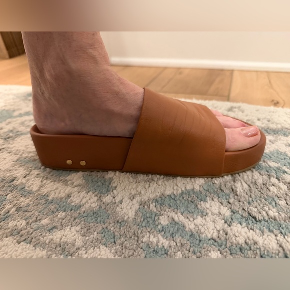 Beek Pelican Leather Slide Platform Sandal in
TAN, size 8 - Picture 6 of 8